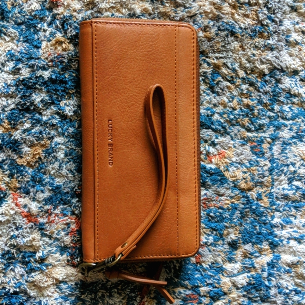 ✨NWOT✨ Lucky brand wristlet/wallet